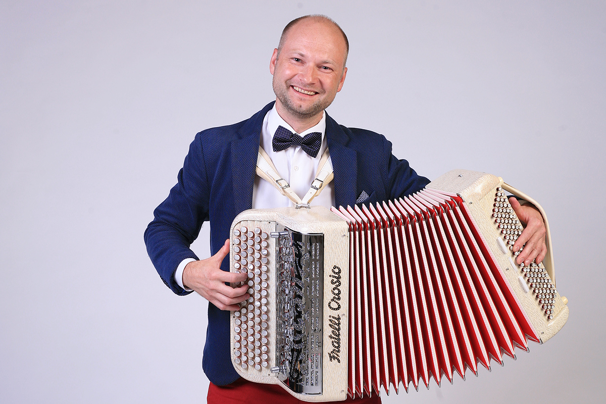 

Билеты на Музыкальное оливье (Белый зал Политехнического университета)