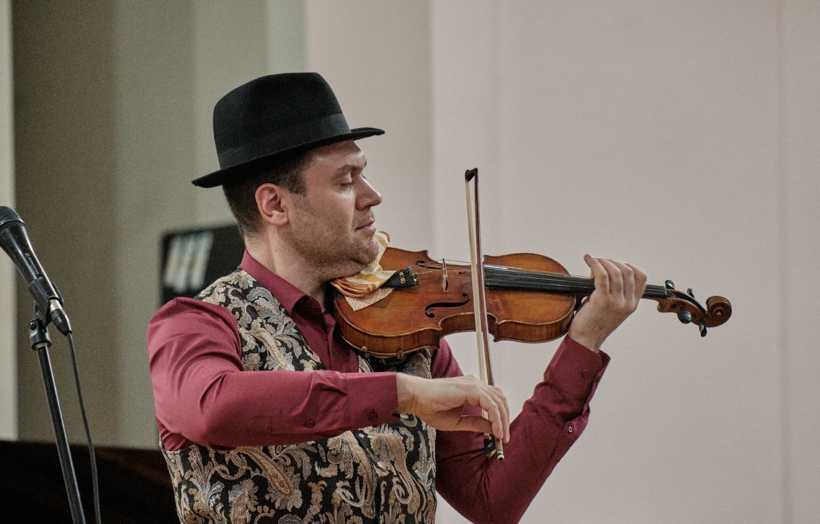 

Билеты на Зимний вечер при свечах (ДК им. Октябрьской революции)