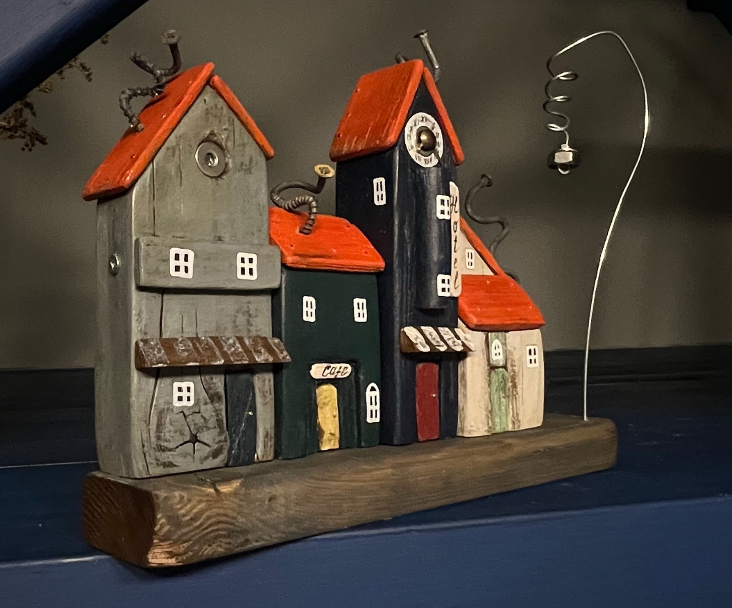 

Билеты на Айдолл. Домики (Центр книги и графики)