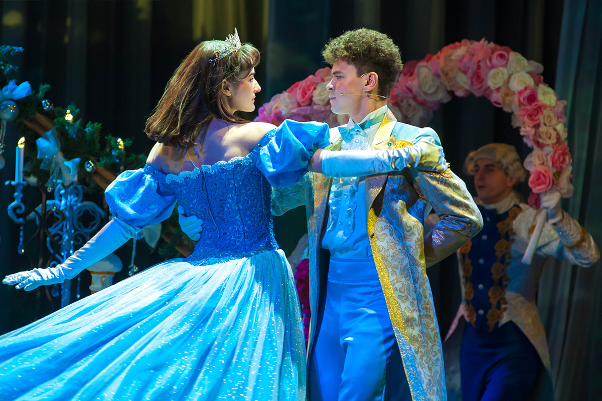 

Билеты на Золушка (Галёрка)