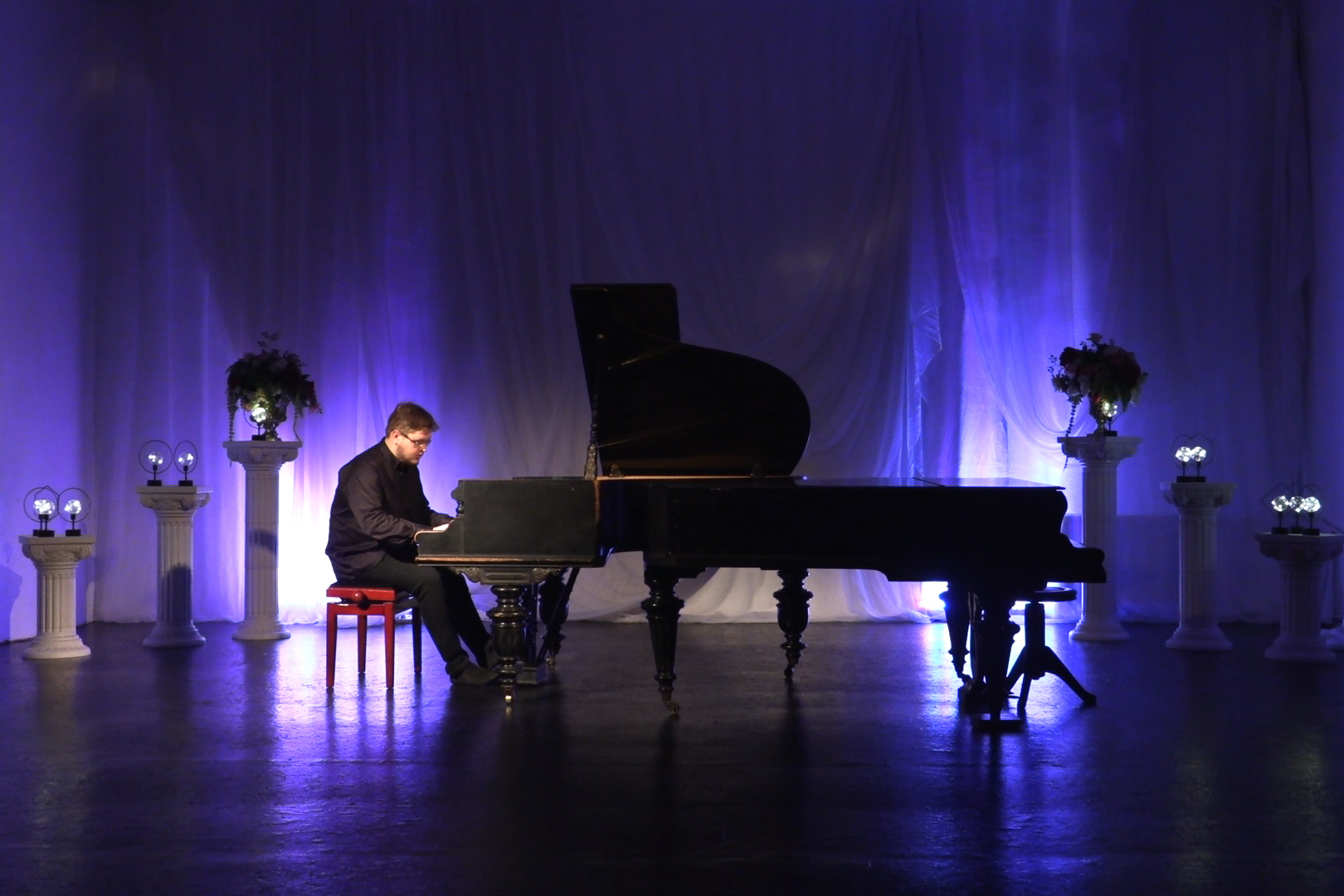 

Билеты на Антон Самсонов. Мистер до-диез минор (Дом Шрёдера)