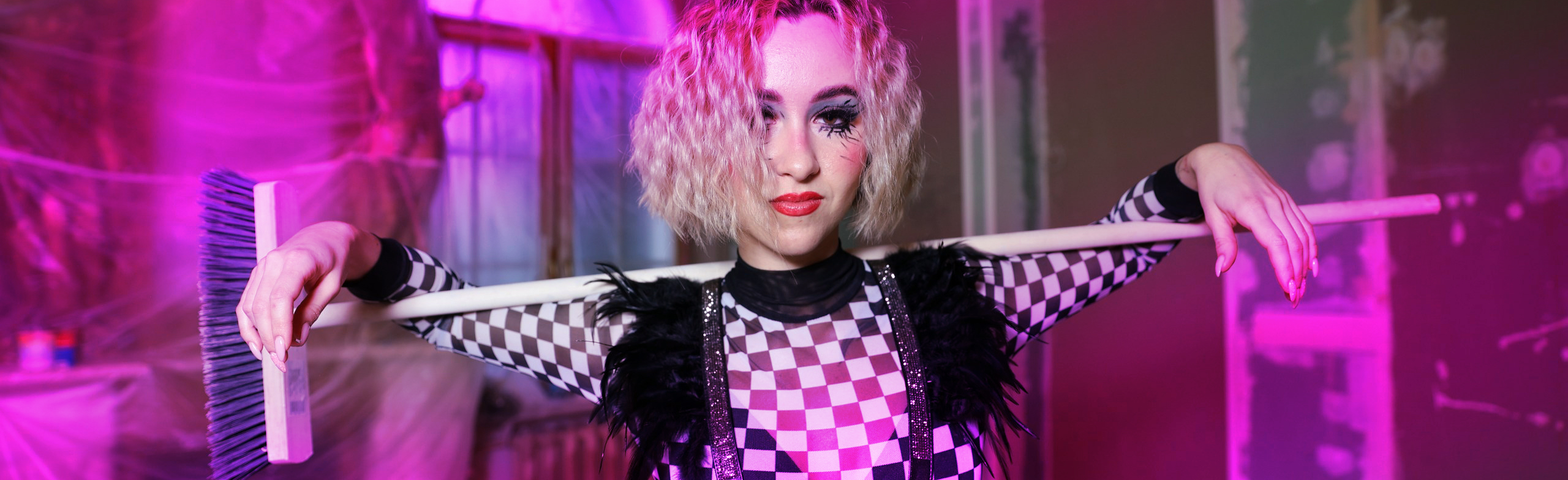 

Билеты на Рок-н-ролльное шоу «Гранж Кабаре» (Александровский парк)