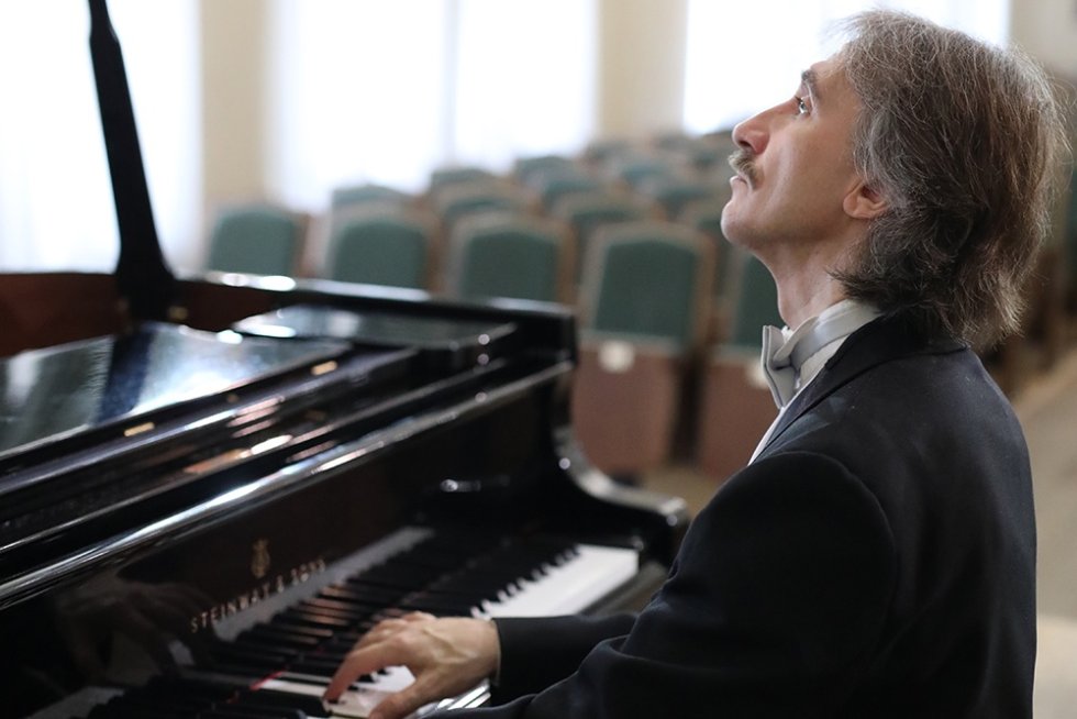 

Билеты на Евгений Михайлов (Институт искусств им. Хворостовского)