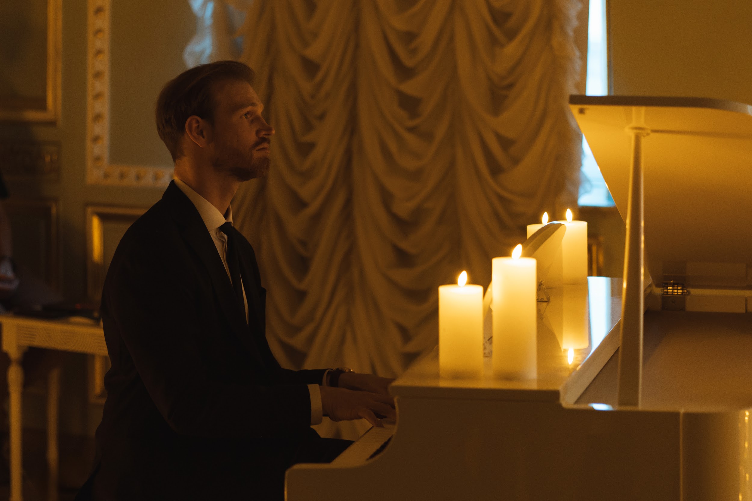 

Билеты на Магия свечей. Шедевры неоклассики: от Людовико Эйнауди до Ханса Циммера (Особняк Серебрякова)