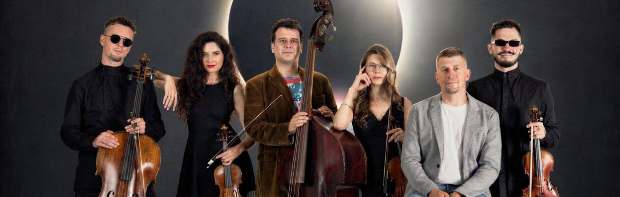 Лунное затмение. Оркестр при свечах