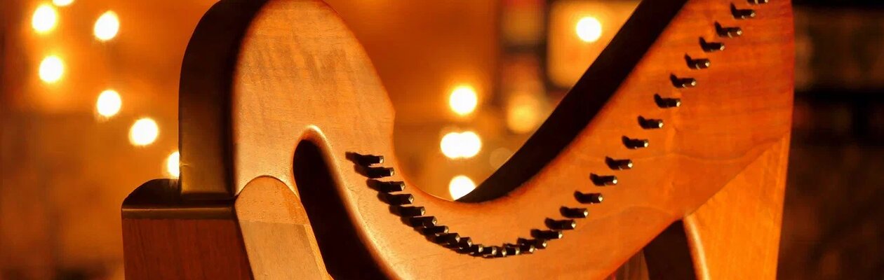 Дуэт арфы и скрипки при свечах