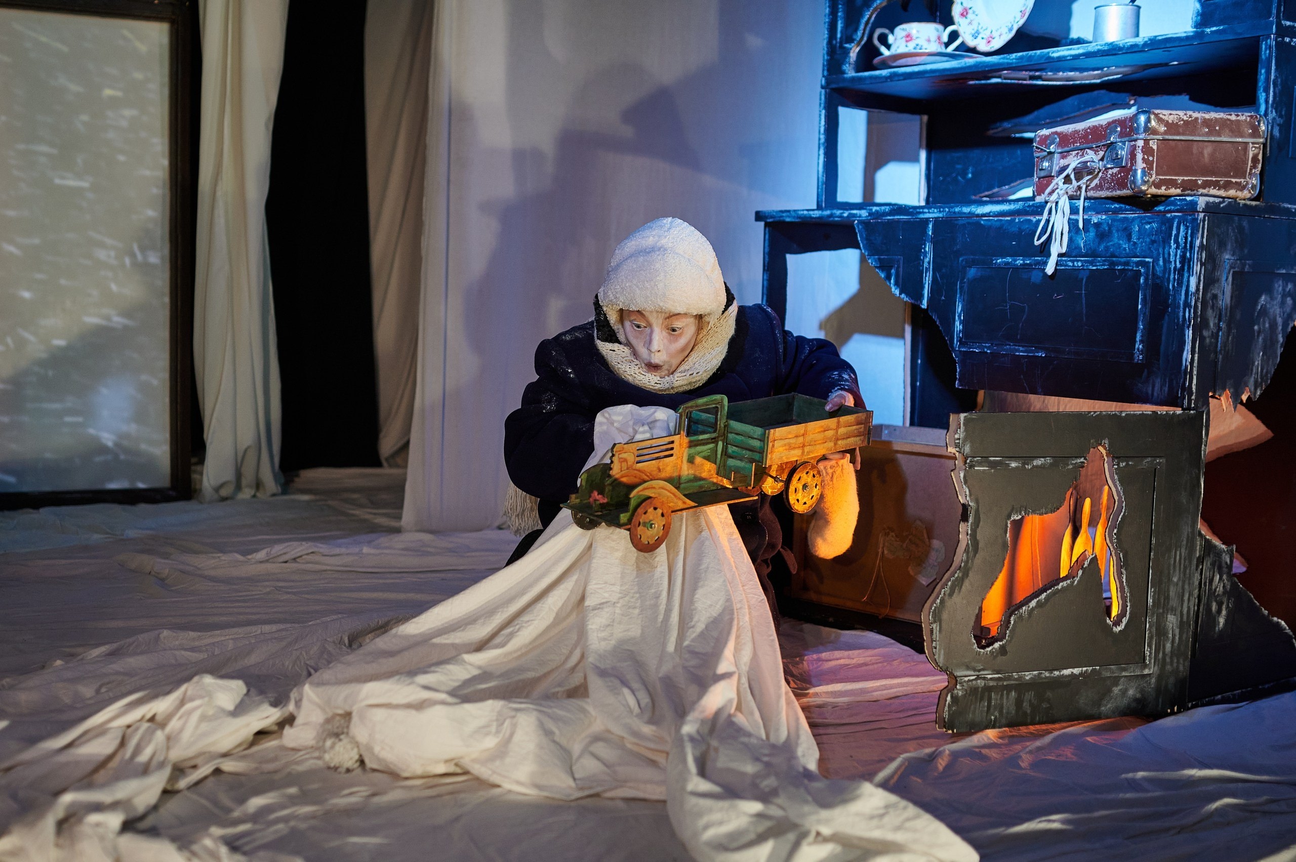 

Билеты на 900 хлопьев снега (Комик-трест)