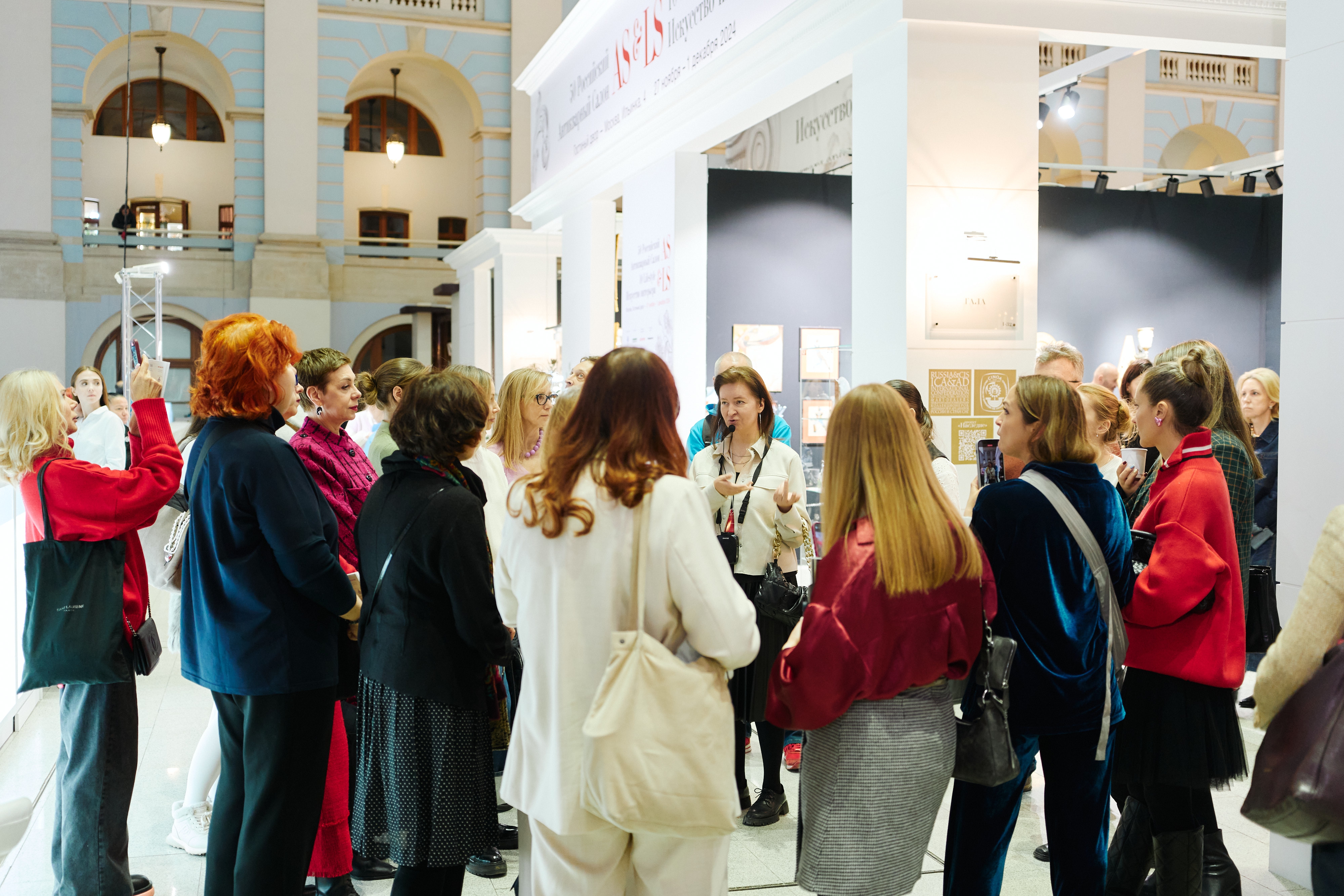 

Билеты на Экскурсия по 51 Российскому антикварному салону & 11 Lifestyle Искусство интерьера (Гостиный двор)