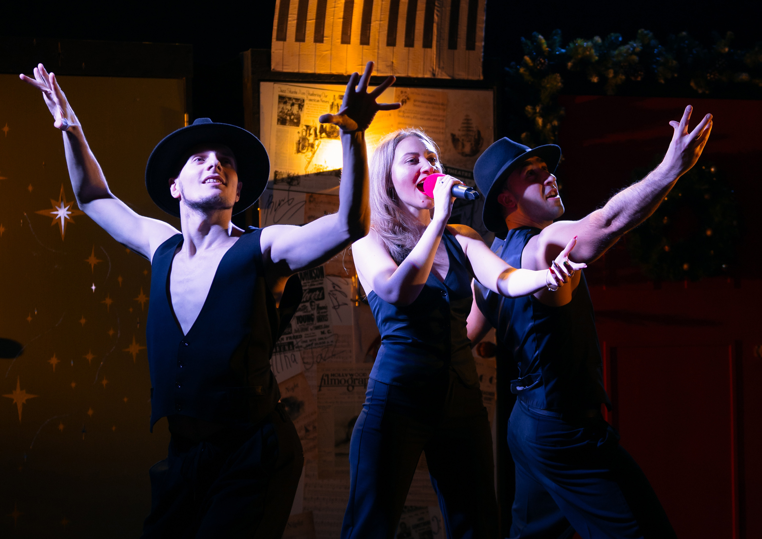 

Билеты на Французская романтика. La vie en rose (Человек в кубе)