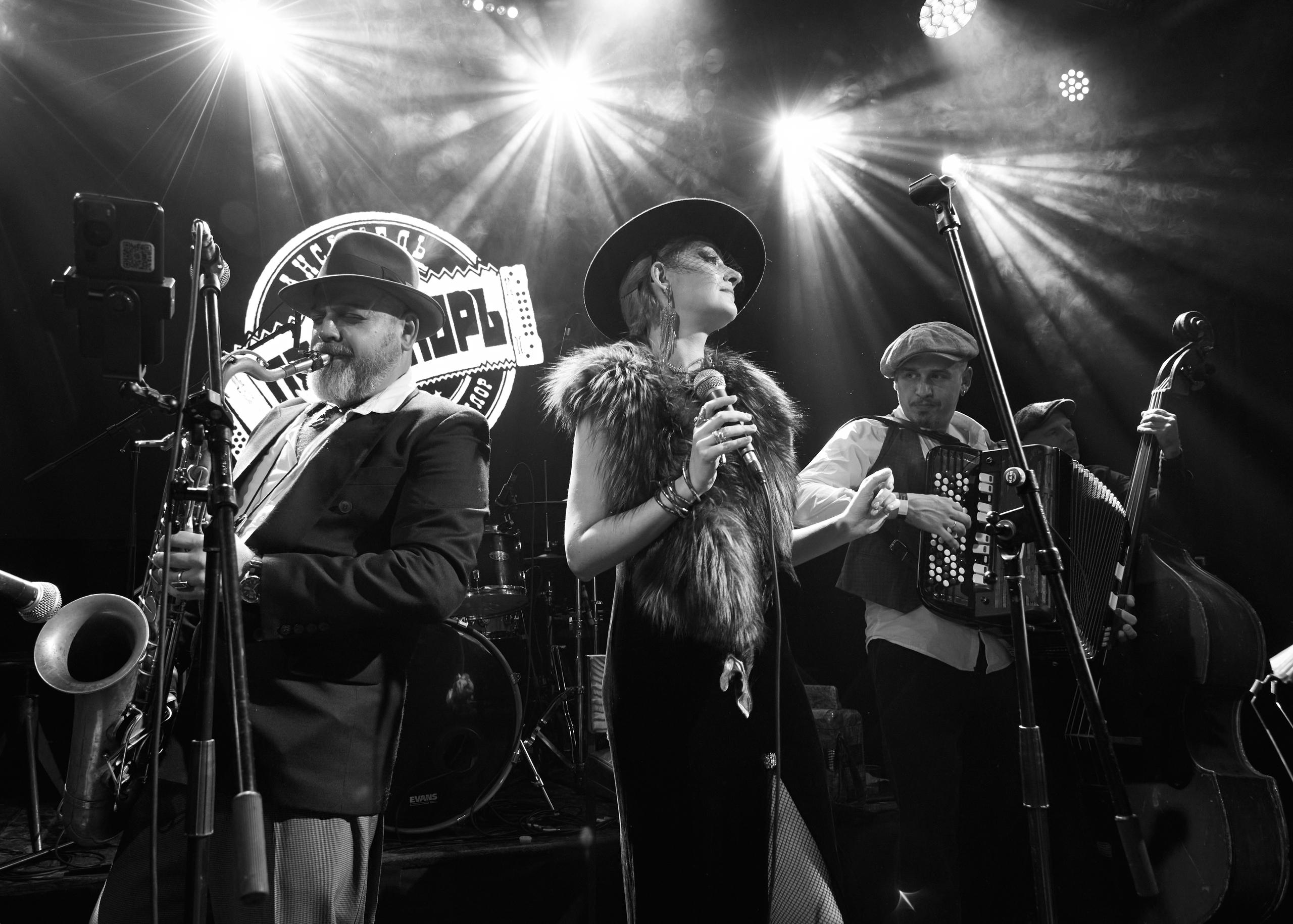 

Билеты на Ля-Миноръ (The Place)