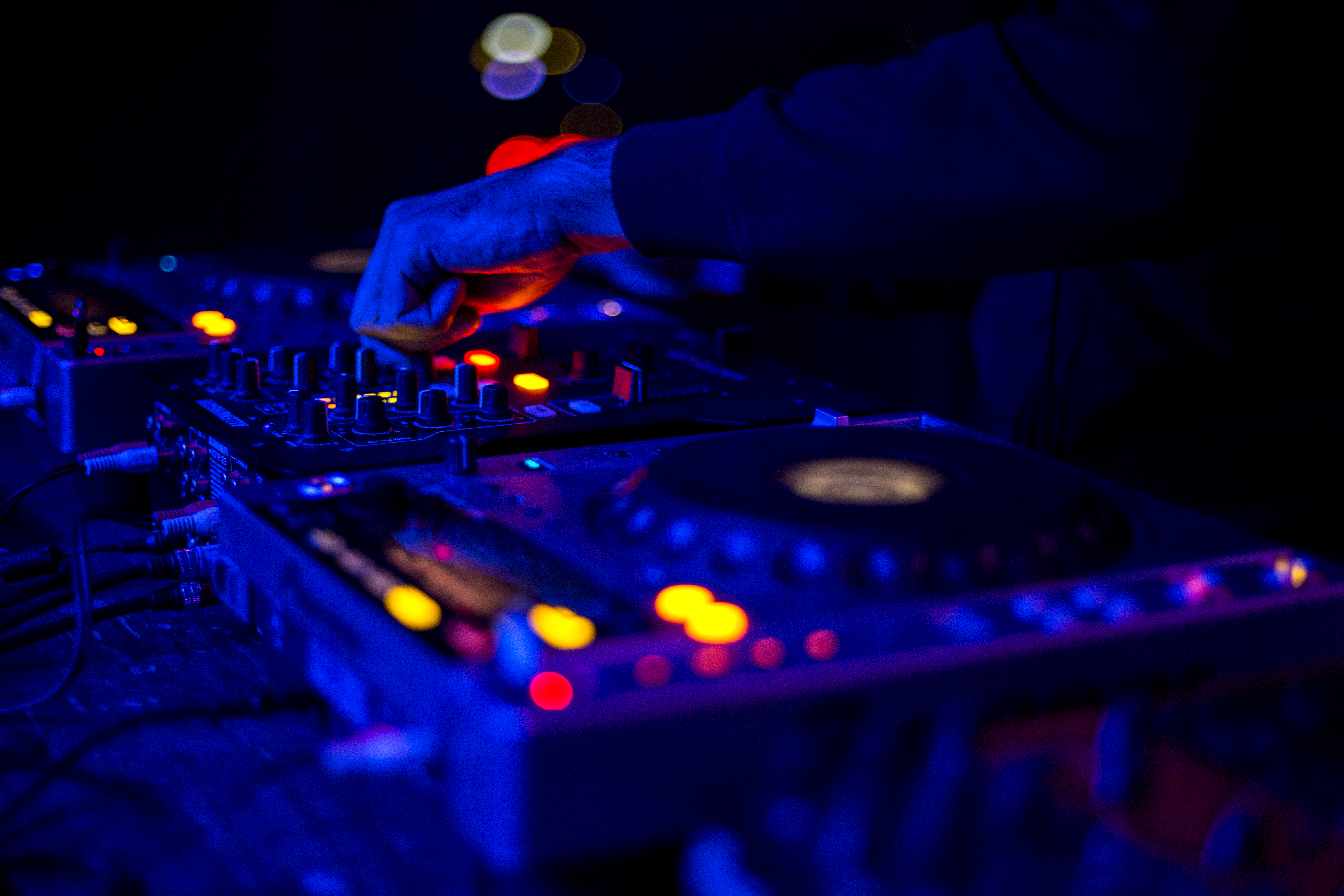 

Билеты на DJ Havi & DJ Quentin (Louis Pasteur)