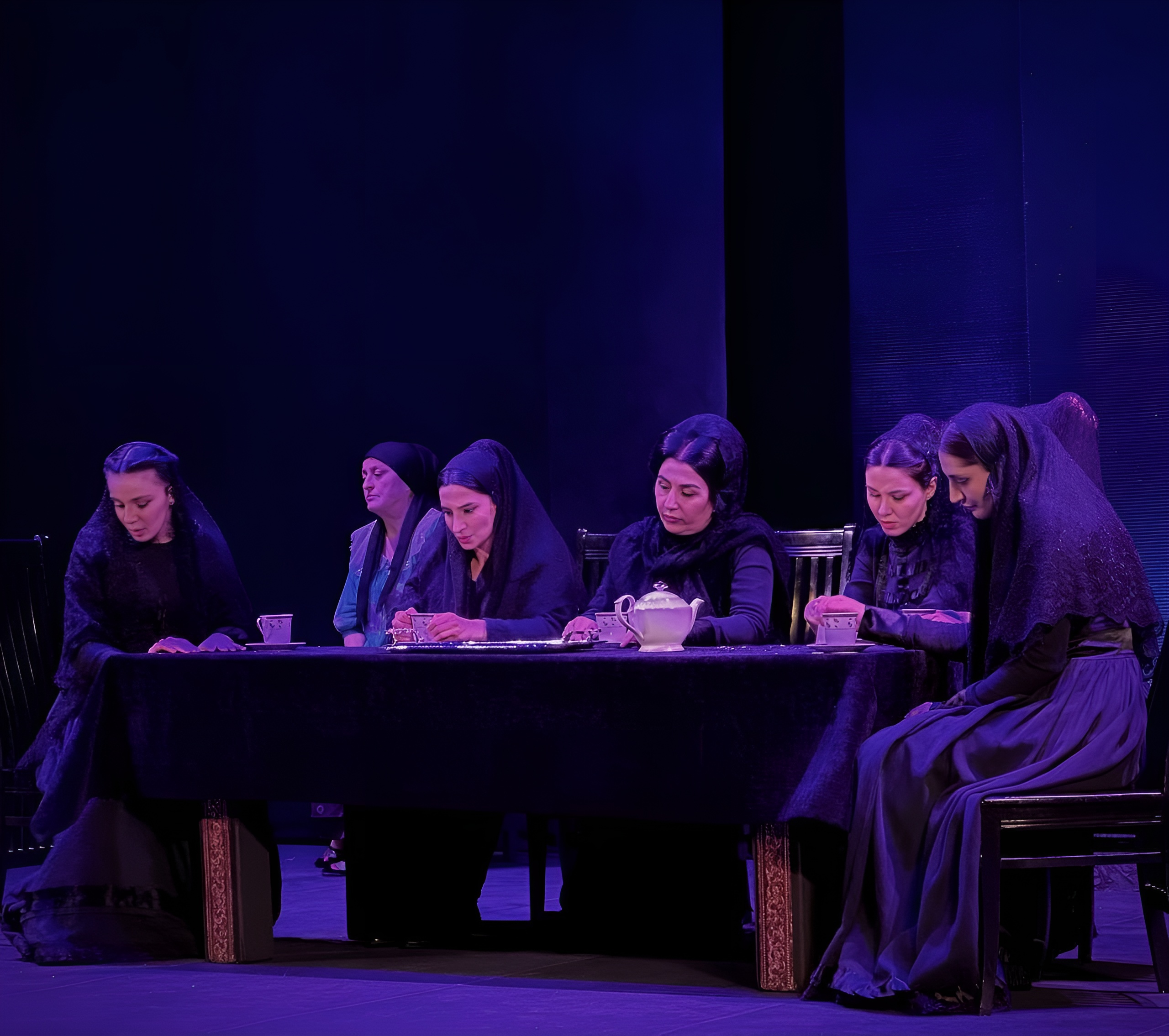 

Билеты на Театральное закулисье. Мемориальное портретное фойе (Лакский театр им. Эффенди Капиева)