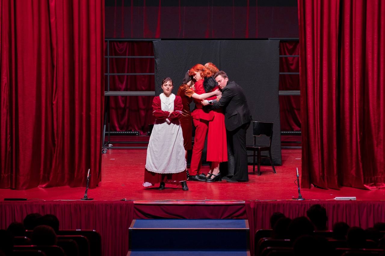 

Билеты на Лысая певица (ЗИЛ)