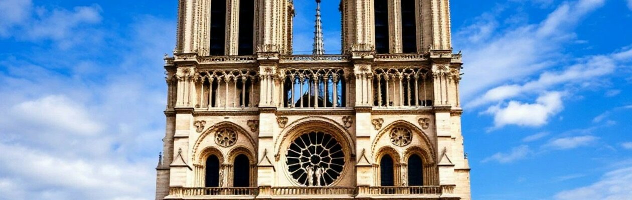 Notre Dame de Paris. Орган и солисты в готическом соборе при свечах