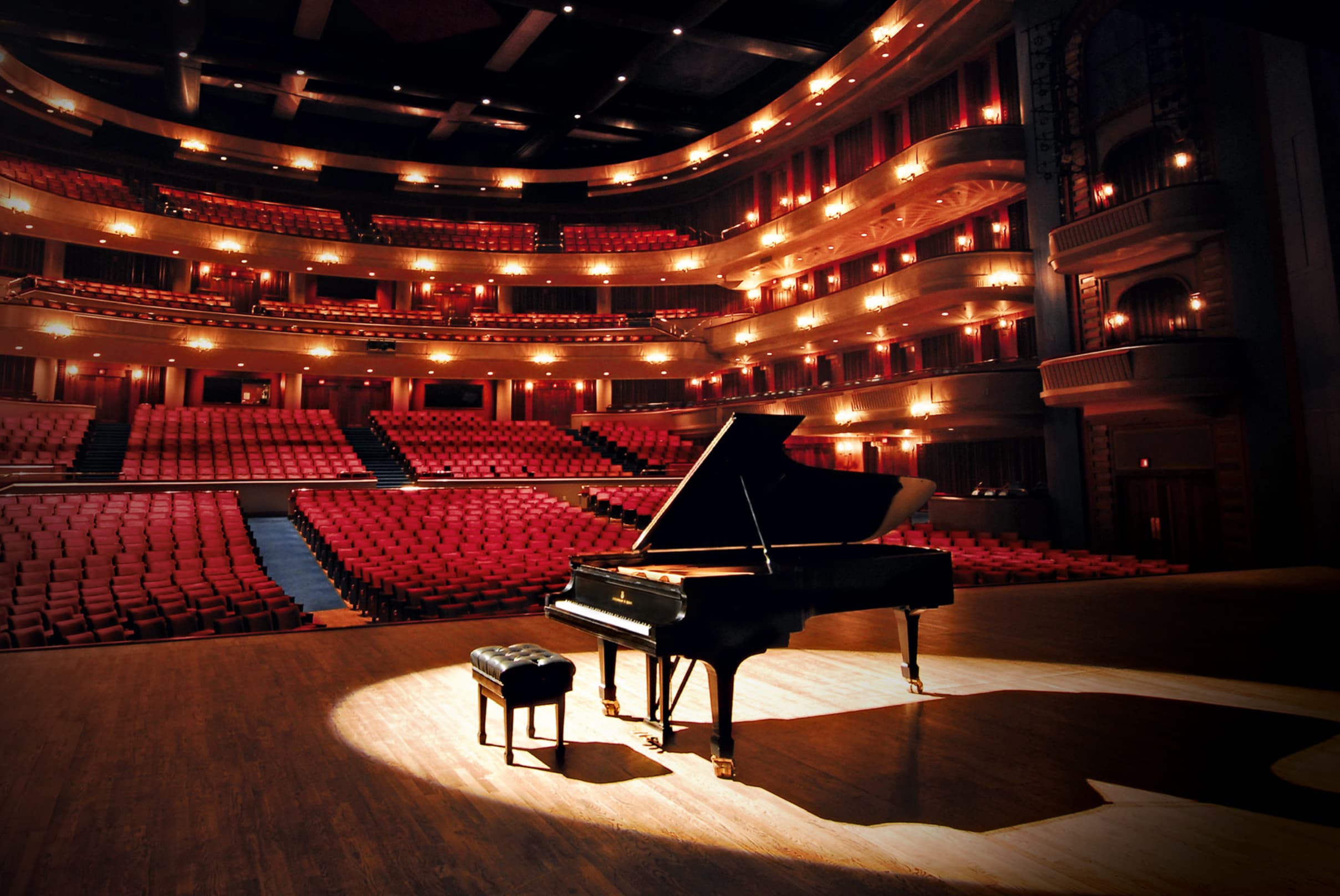 

Билеты на Чайковский. Шопен (Консерватория им. Чайковского)