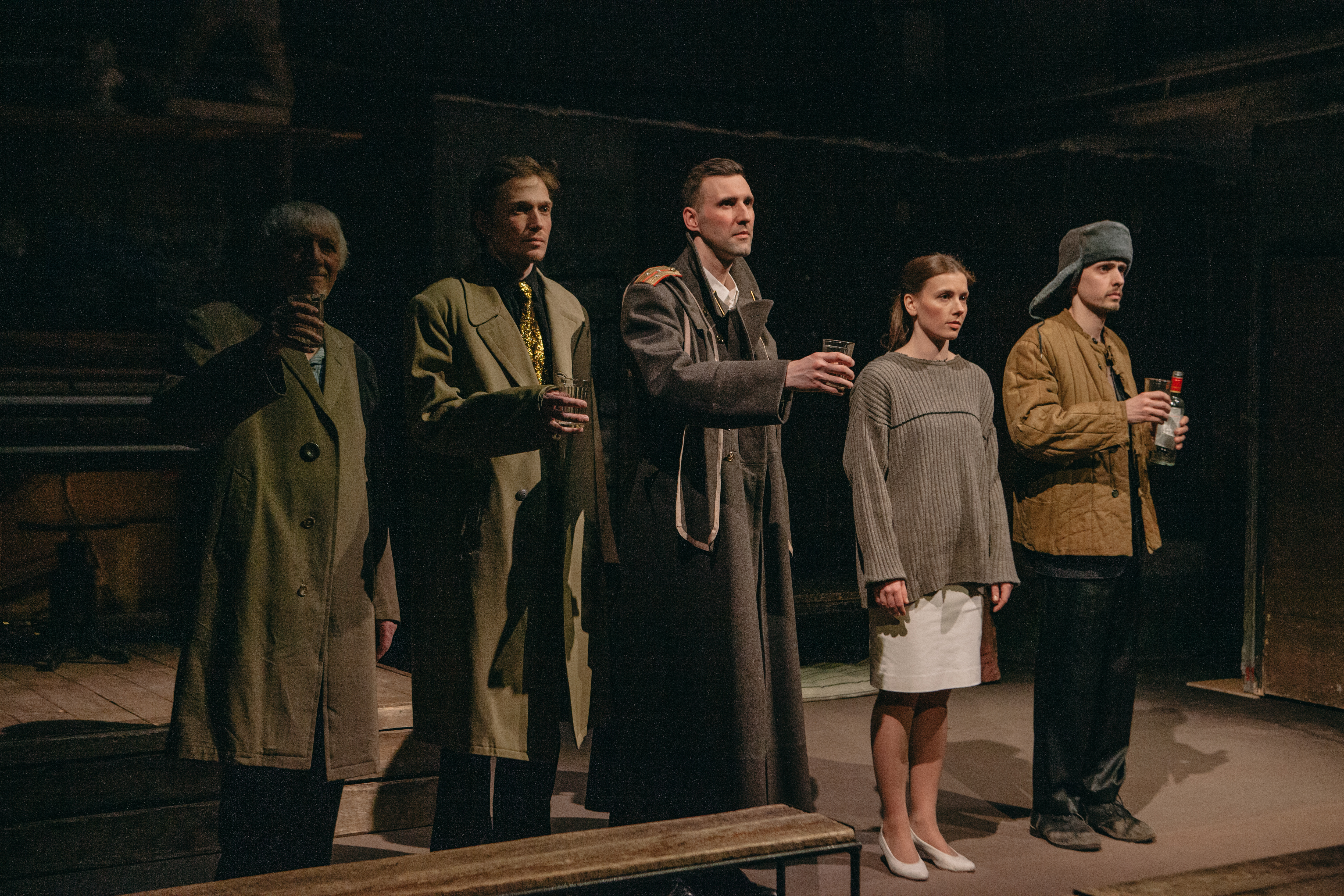 Дом с окнами в поле вампилов краткое содержание