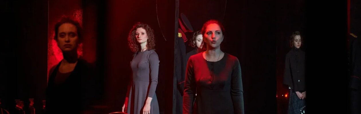 Три сестры. Игра в солдатики