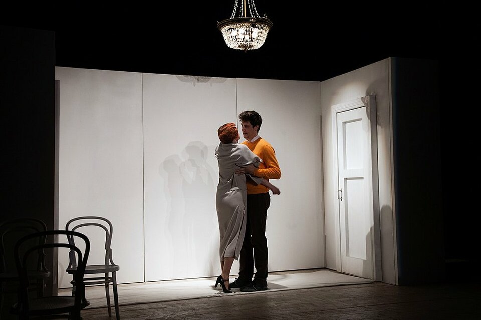 Маяковский идёт за сахаром