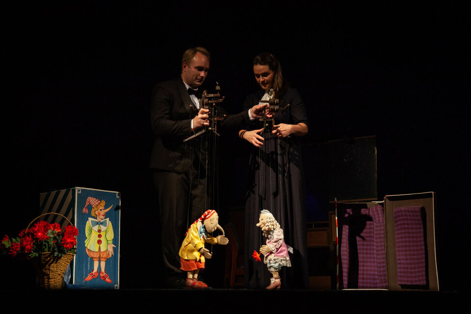 И оживают куклы... Дверь на сцену