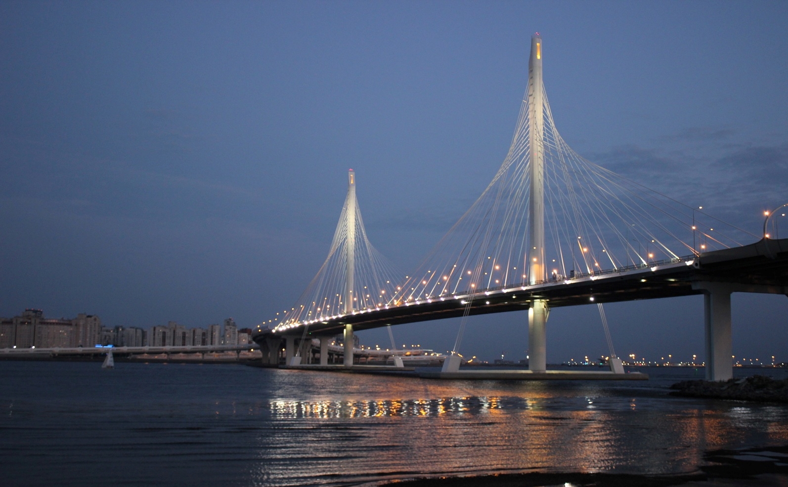 

Билеты на На теплоходе по вечерней Неве с выходом в Финский залив (Набережная Макарова, 34. Прогулка по Неве)