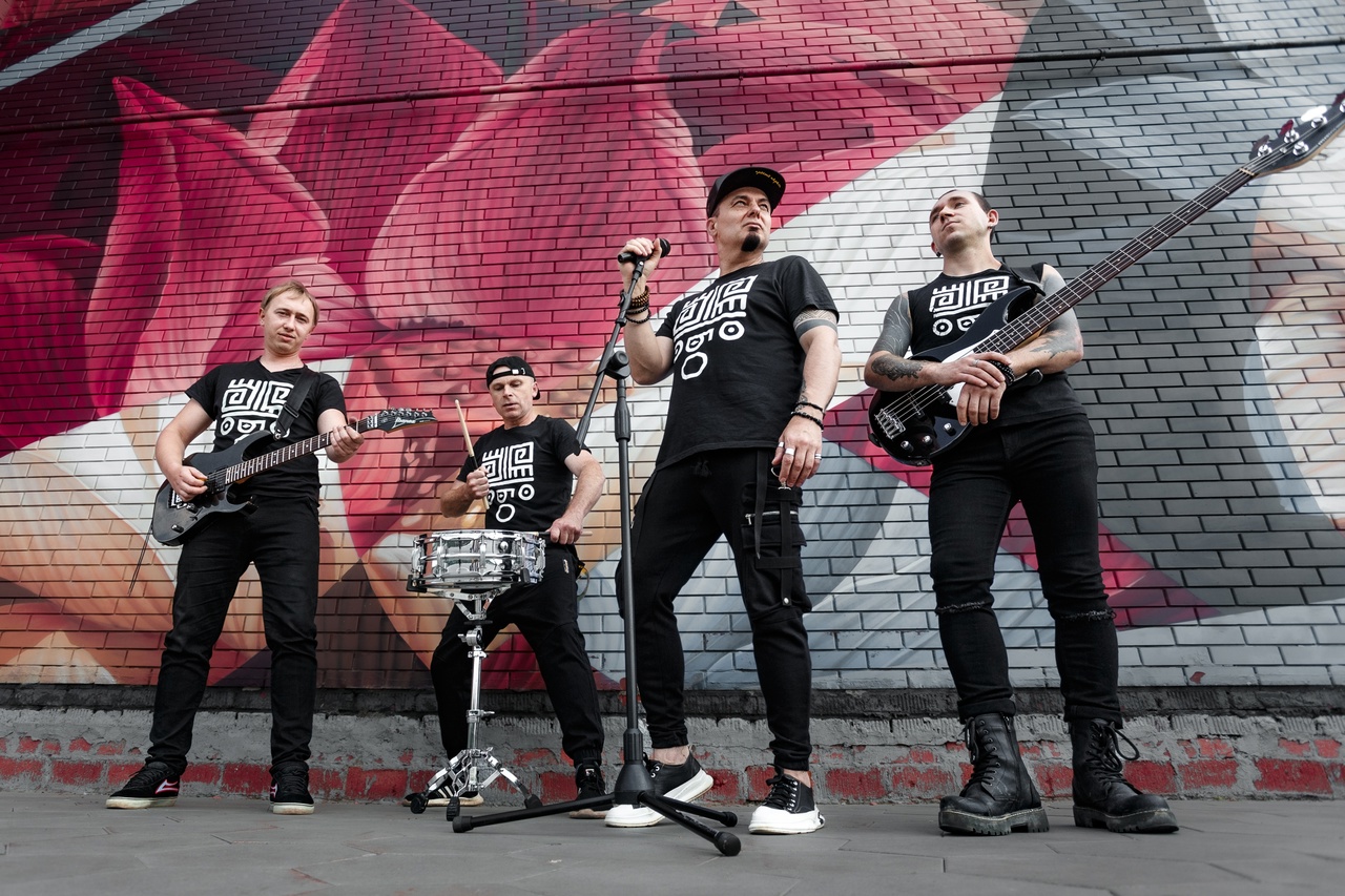 

Билеты на Бо. Трибьют-шоу «Ляпис Трубецкой против Жуков» (Жаровня на Белорусской)