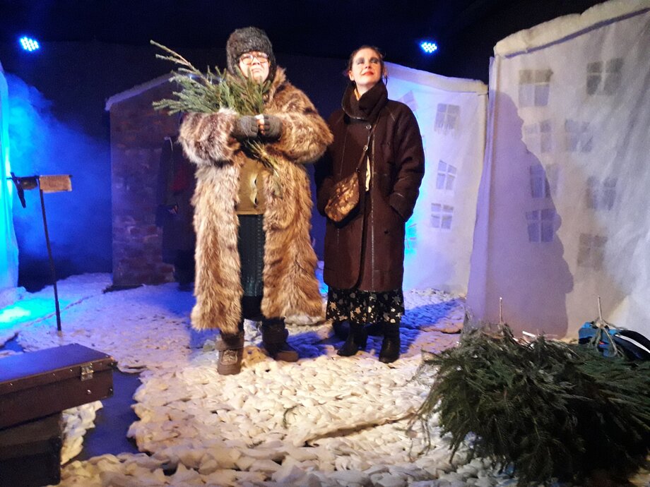 Попугай и веники
