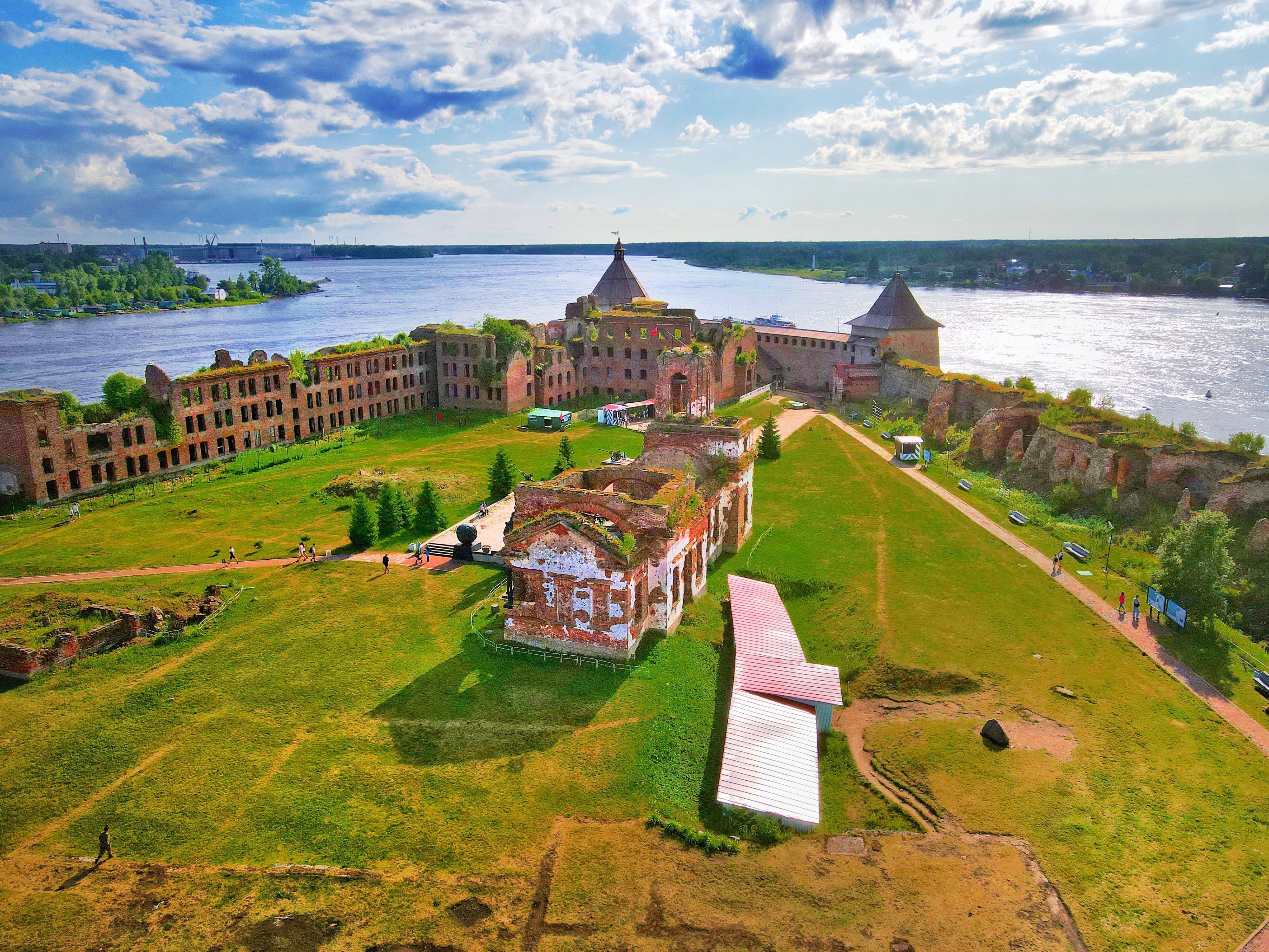 

Билеты на Крепость Орешек + Старая и Новая Ладога (Улица Казанская, 2)