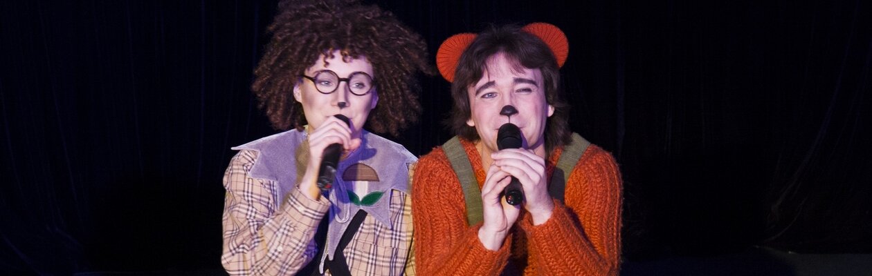 Встретил ёжик медвежонка