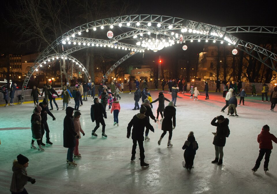 PROЛёд каток в саду «Эрмитаж». Натуральный лёд