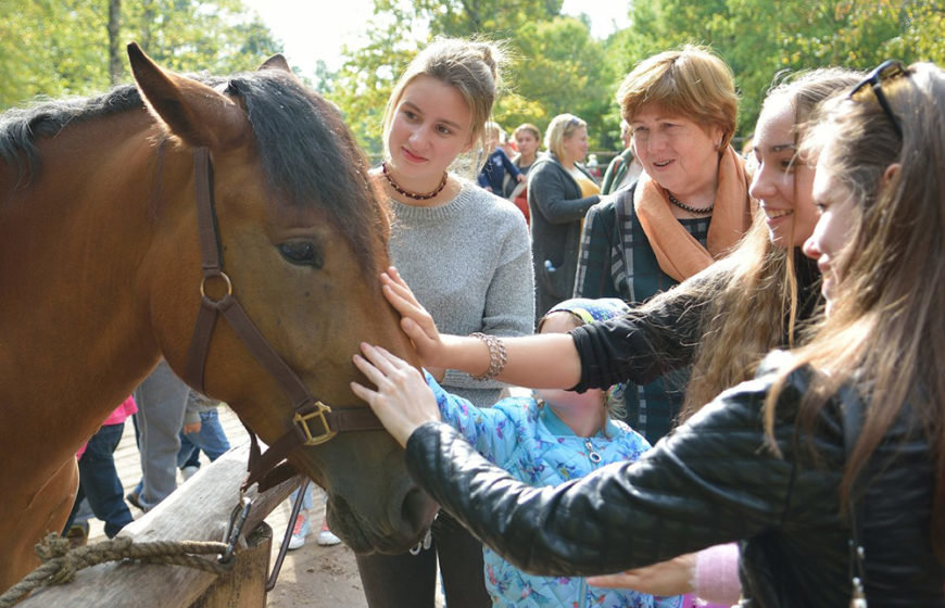 Кто с конем - тот с добром