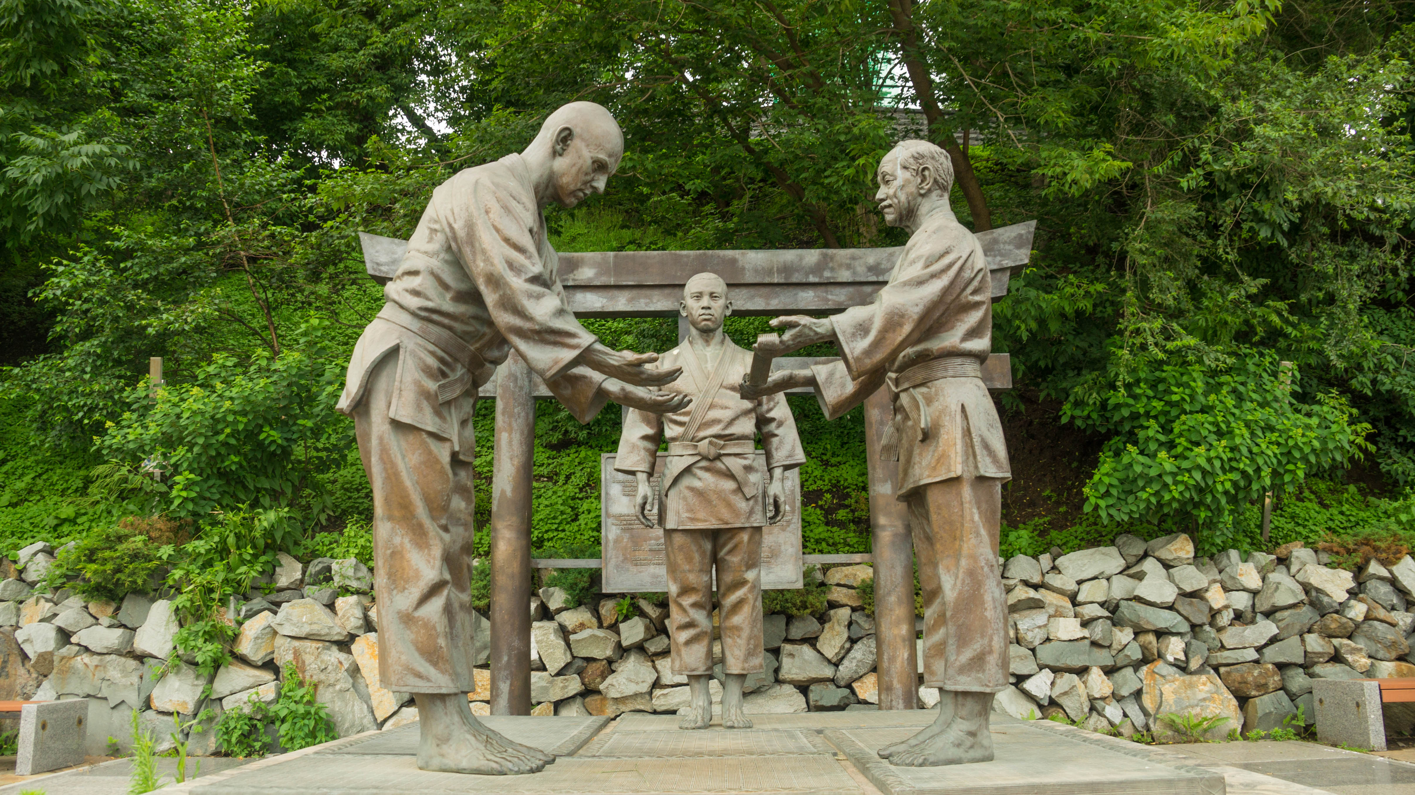 

Билеты на «По страницам истории»: обзорная по городу (По страницам истории)