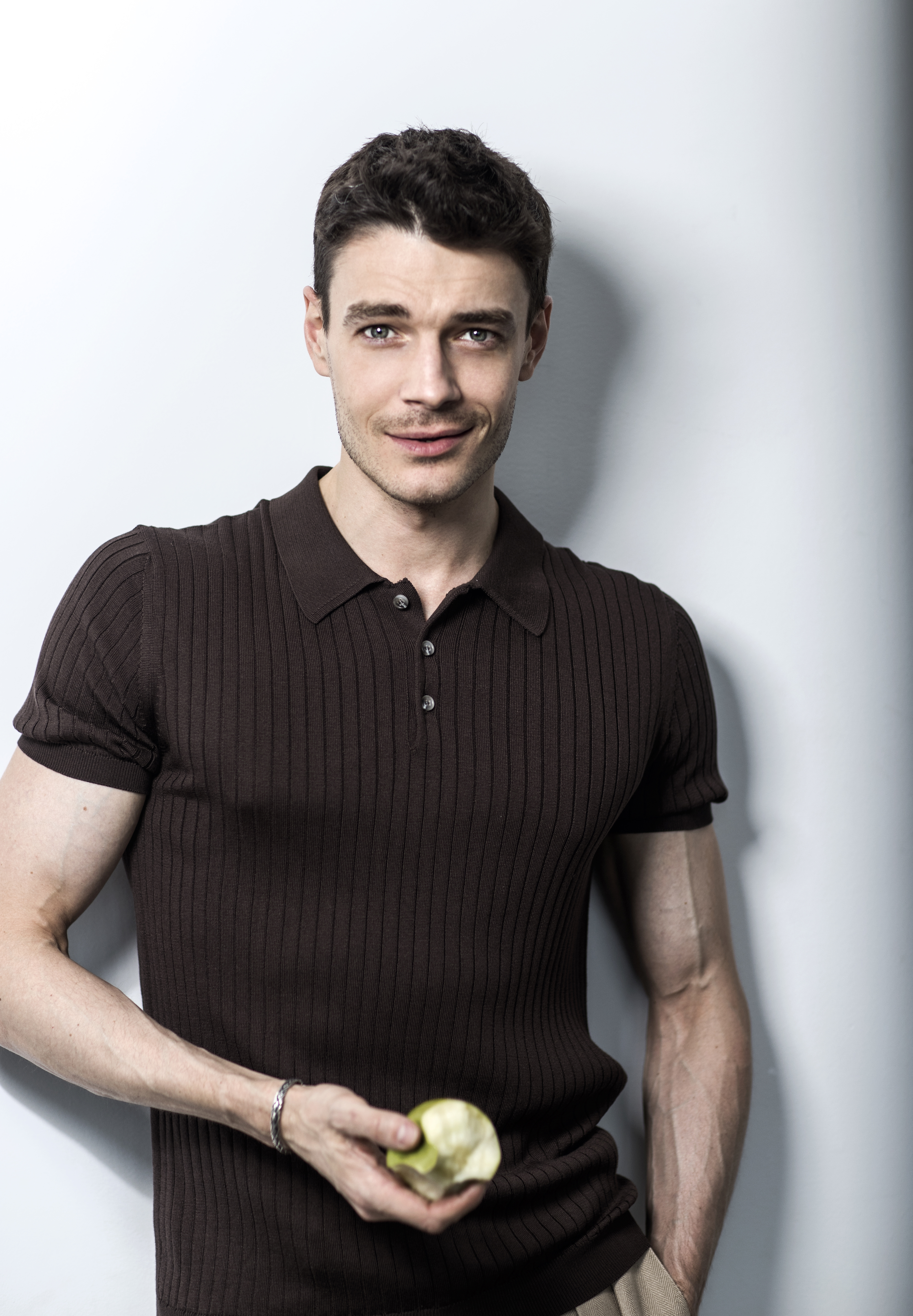 Ұйықтап жатқан семіз қызды сиқытты