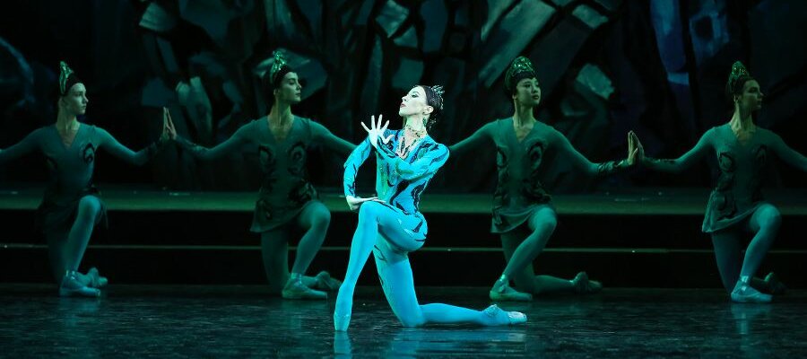 Каменный цветок