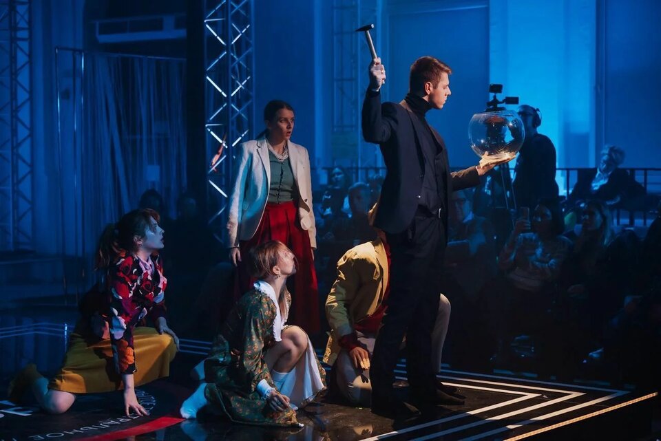 4 человека с разным мнением по поводу всего