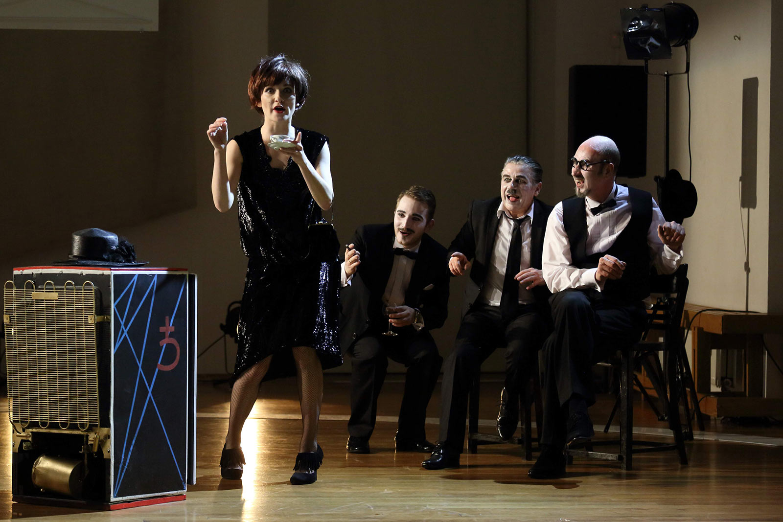 

Билеты на Трое на качелях (Школа драматического искусства)