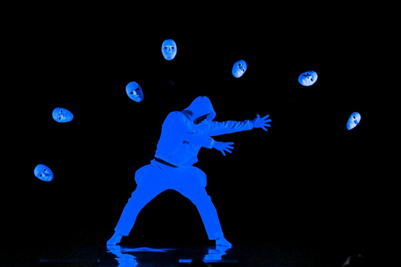 

Билеты на Юди. Свет и Тьма (Филармония)