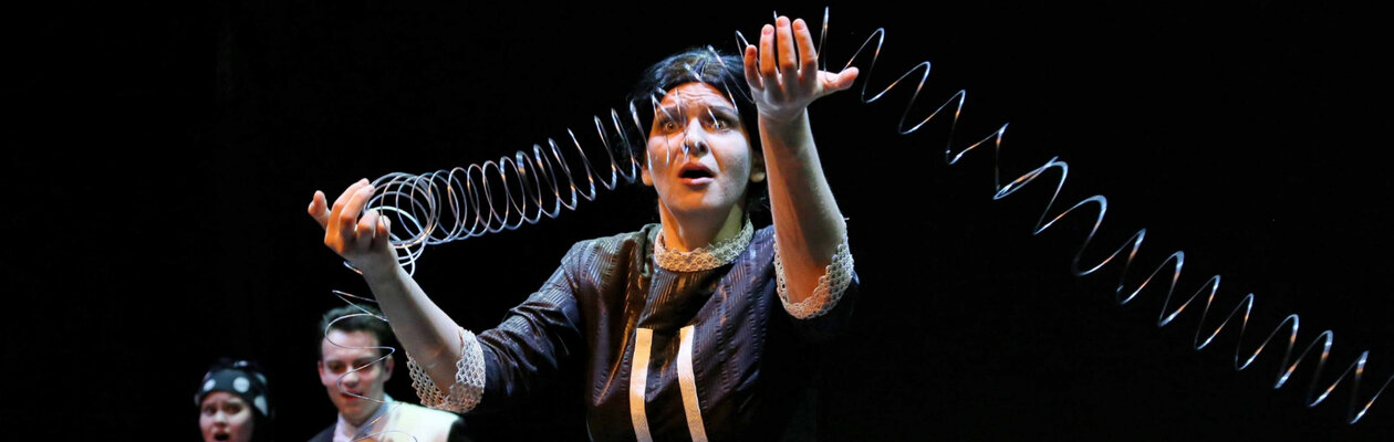 Лес, ведьма и горящий шкаф