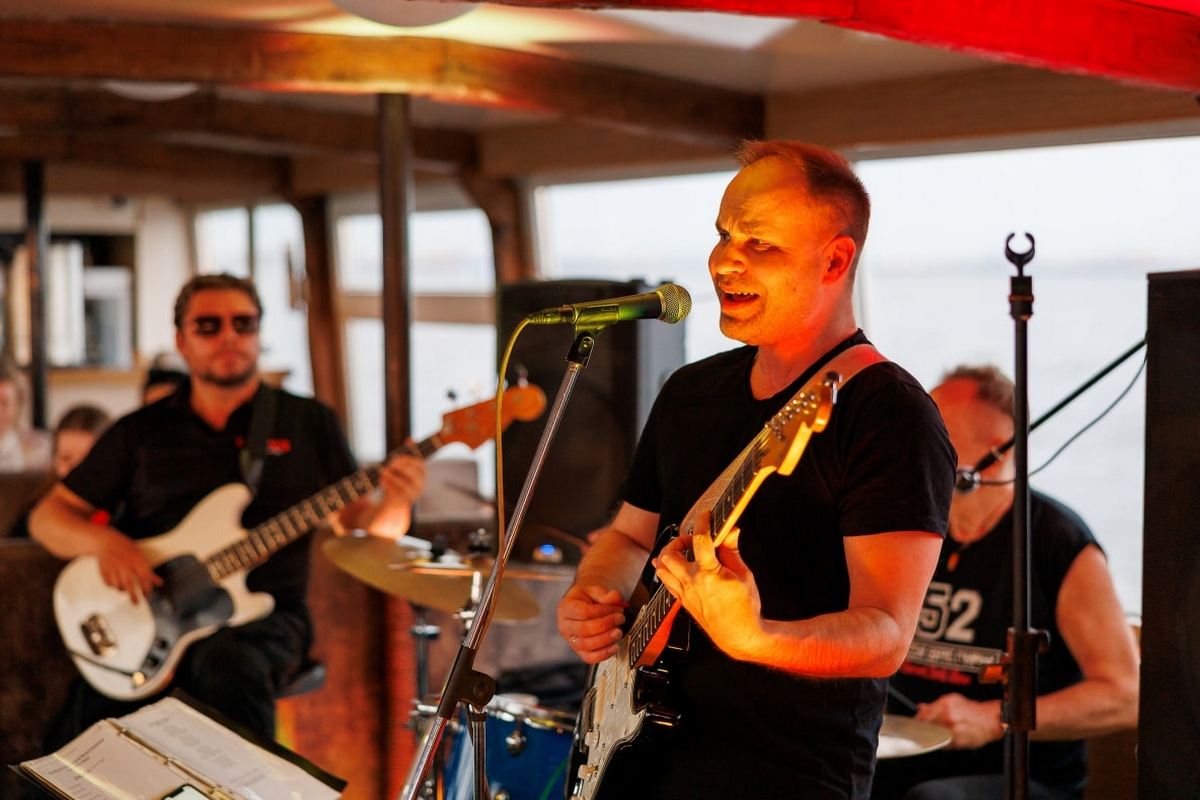 

Билеты на Sting & Friends Tribute. Праздничный концерт на Неве (Теплоход Rock Hit Neva (Набережная Макарова))