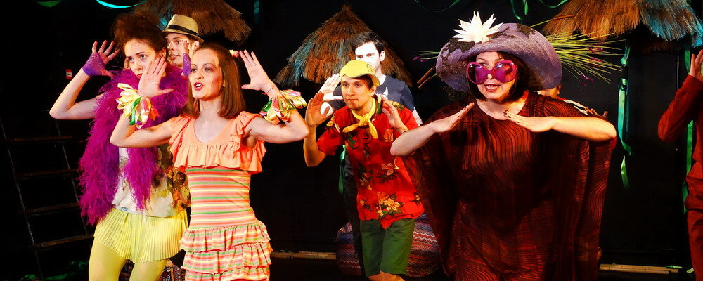 Любопытный слонёнок