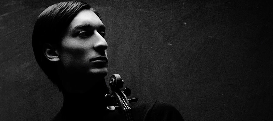 Ансамбль im Spiegel