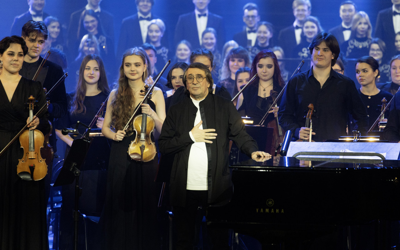 

Билеты на XIX Зимний международный фестиваль искусств. Закрытие (Зимний театр)