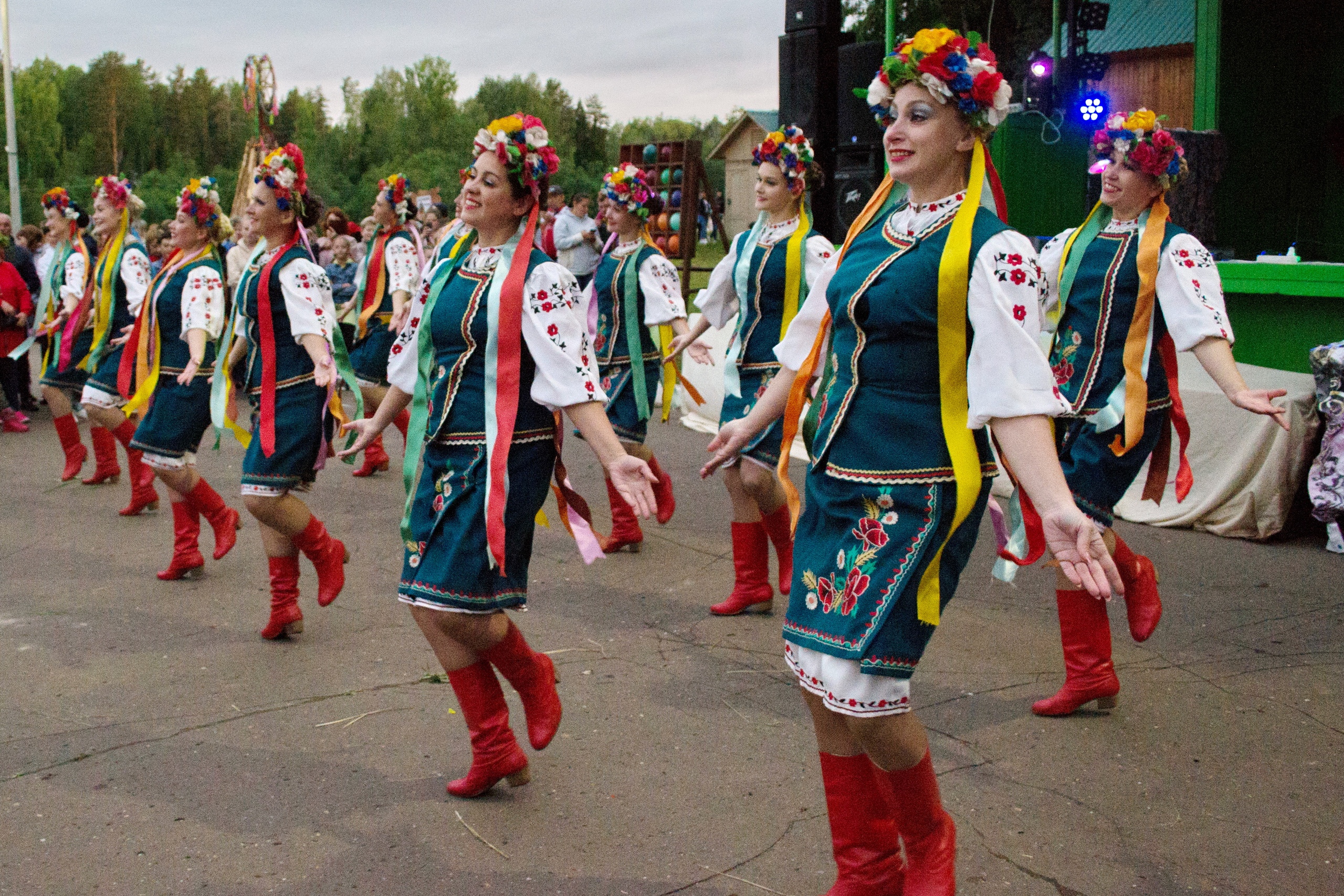 

Билеты на Ансамбль народного танца «Быстрянка». Всё лучшее любимым! (Дом народного творчества)