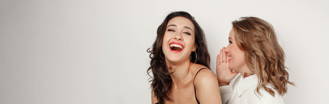 Пила вино и хохотала. Белое