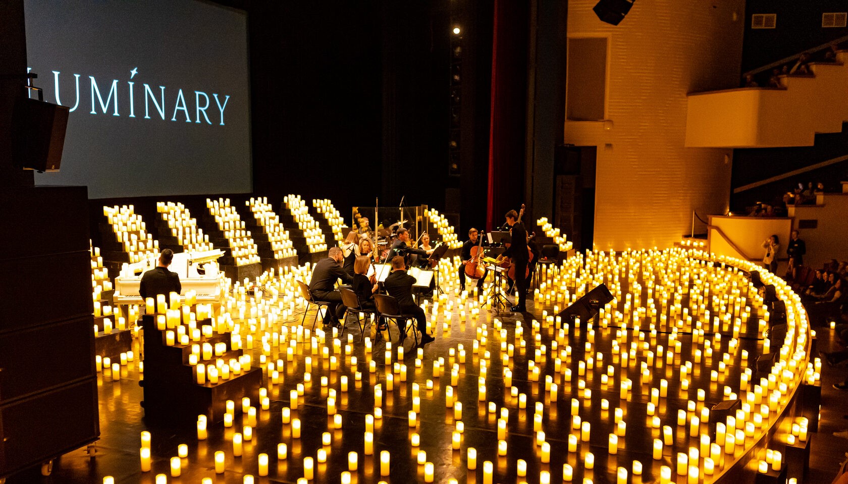 

Билеты на Luminary. Воспоминания о лете и 1000 свечей (Концертно-зрелищный центр «Миллениум»)