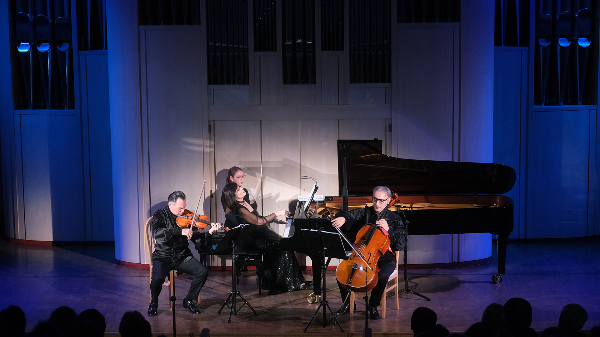 

Билеты на Памяти великого артиста (Филармония. Органный концертный зал)