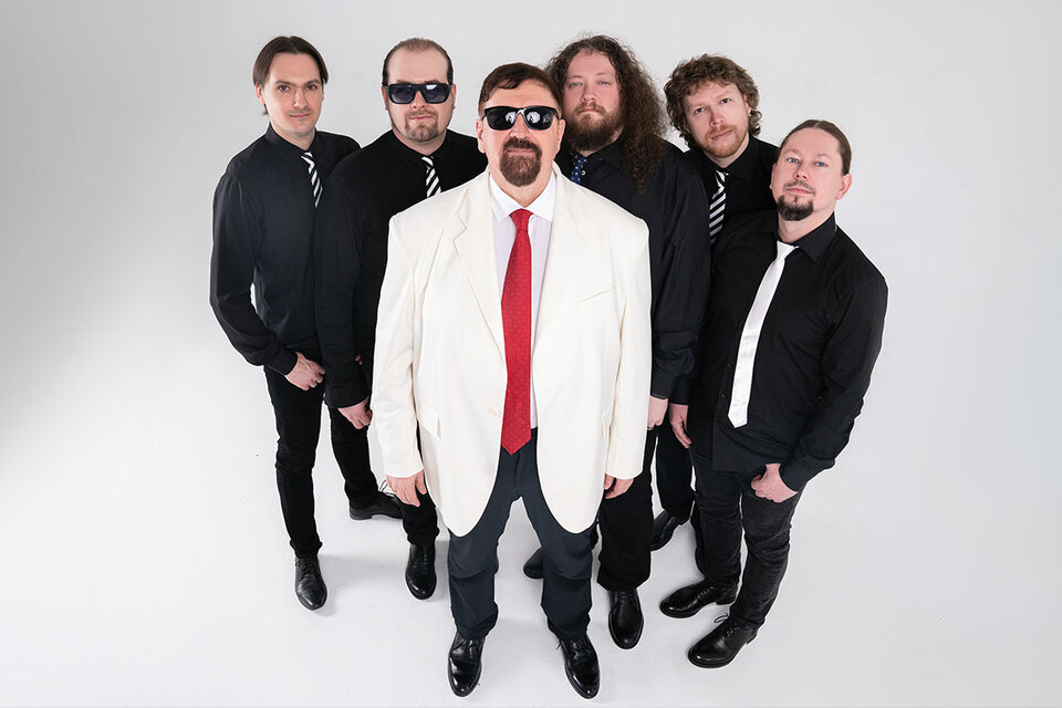 Улыбаются трамваи