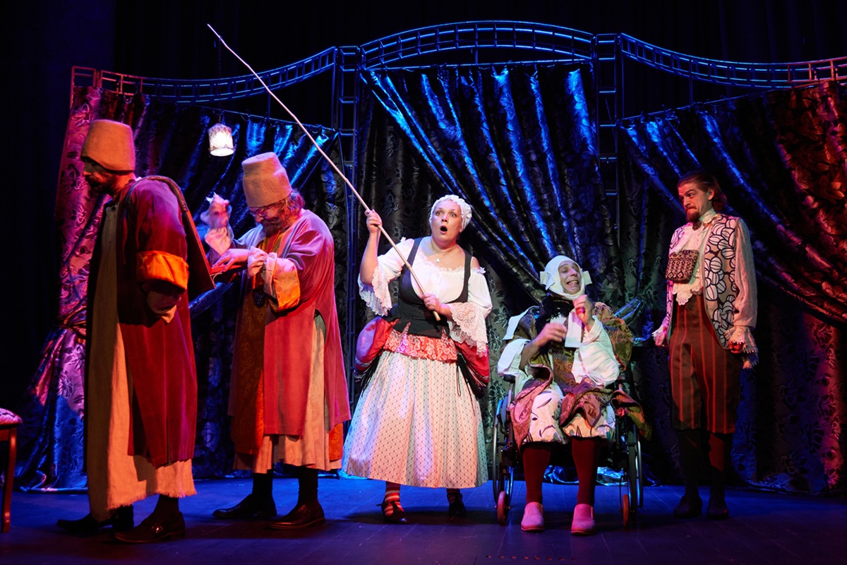 

Билеты на Единственный наследник (Городской дворец культуры)