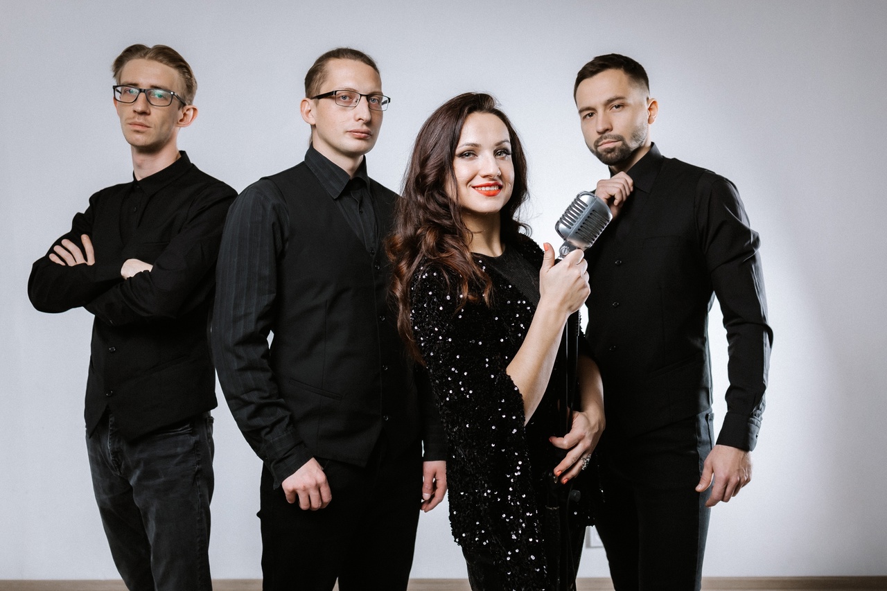 

Билеты на День России! Праздничная прогулка по Неве (Музыкальный теплоход)