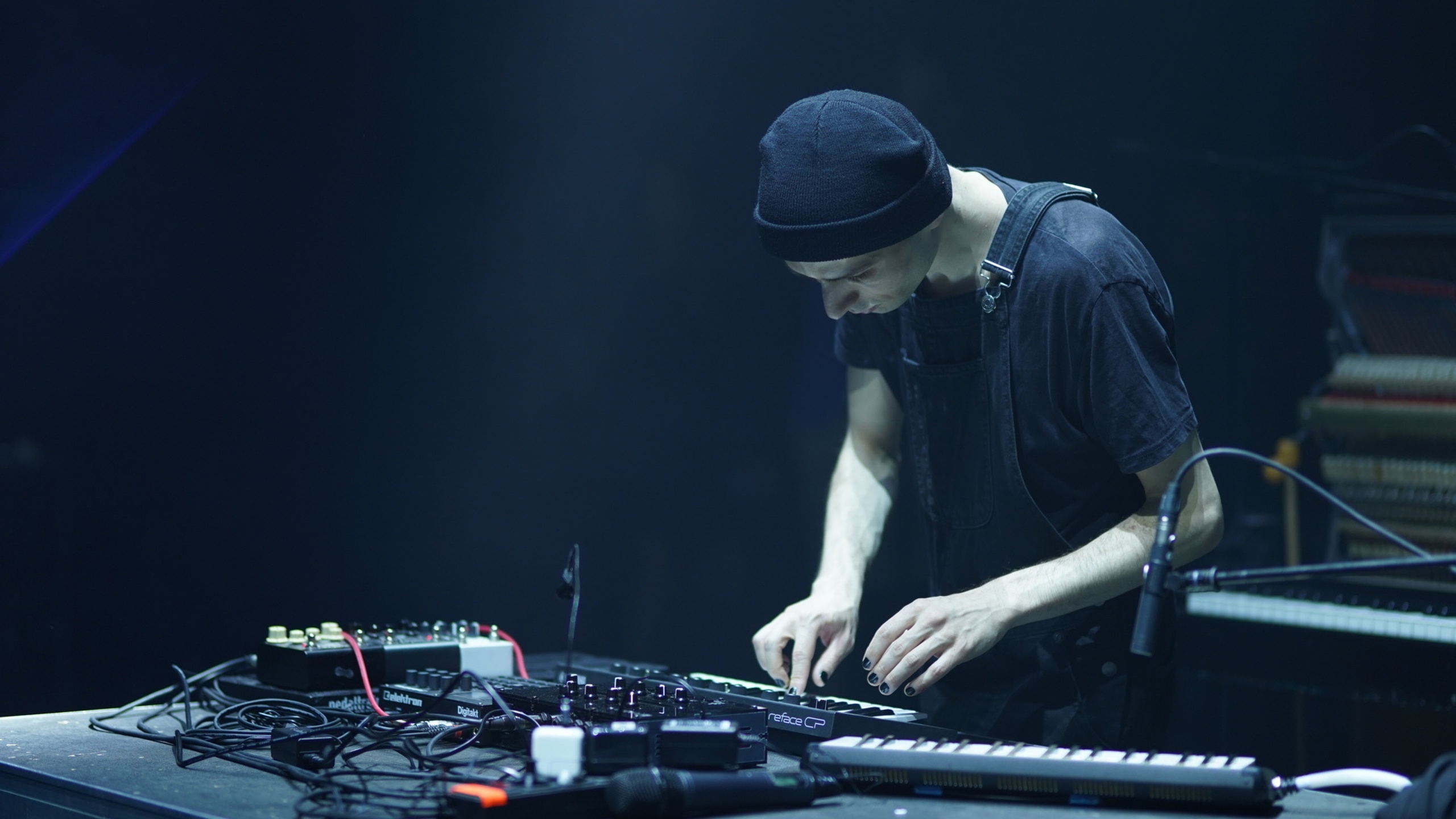 

Билеты на ИНО. Аудиоперформанс. Closeyoureyes, Ксюша Бурая (Новая сцена Александринского театра)