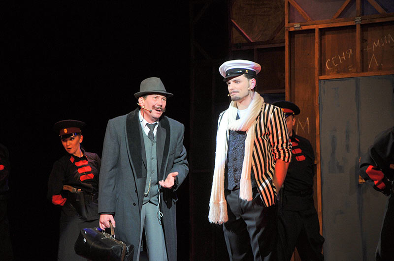 

Билеты на 12 стульев (Музыкальный театр)